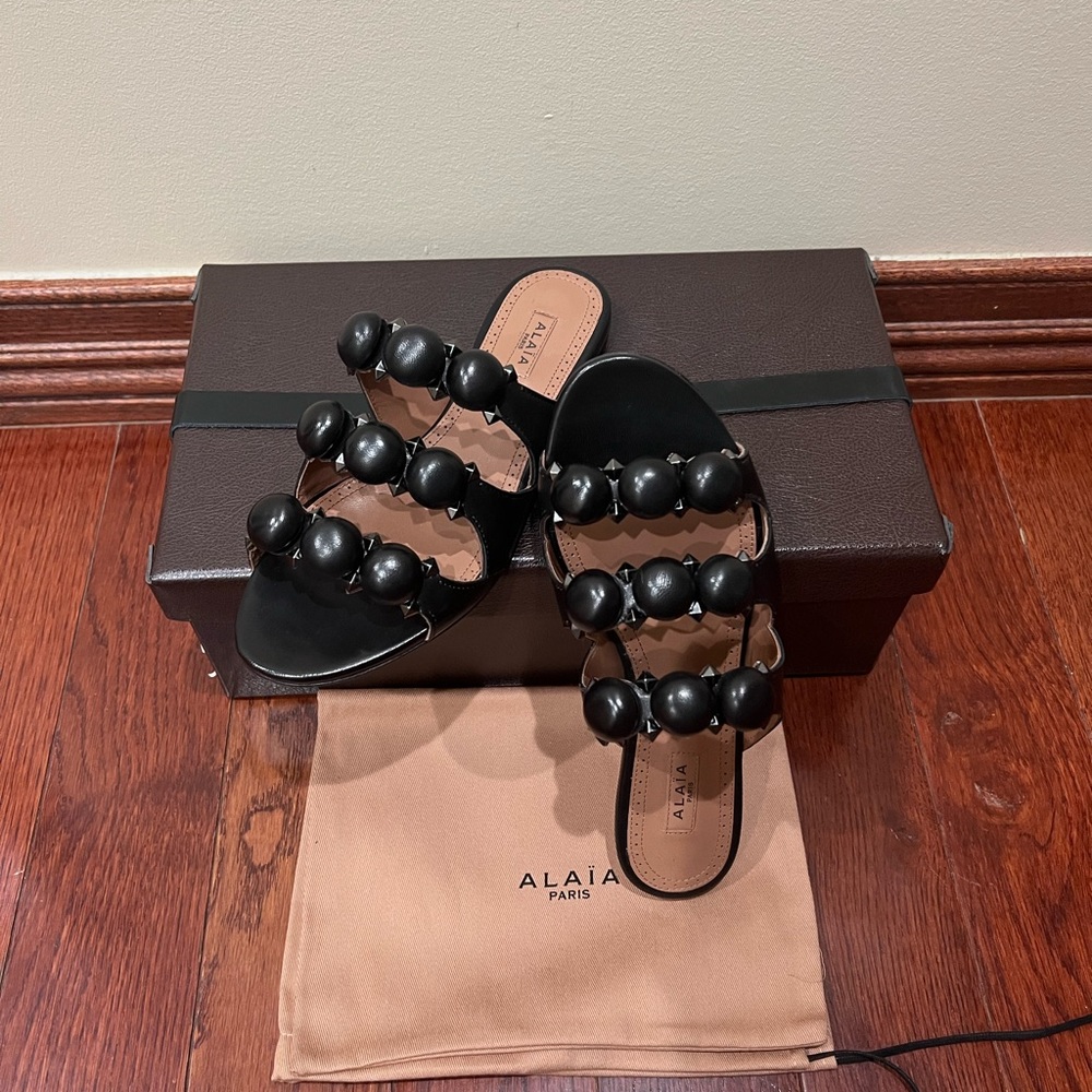 NWB ALAIA Bombe Leather Sandals Flat Black 36